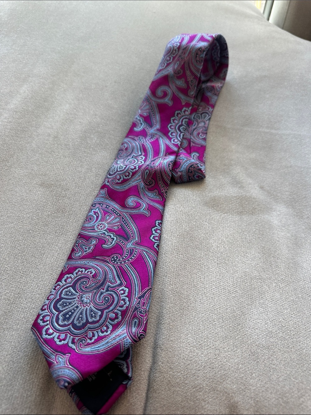 Men's Paisley Silk Tie in Magenta